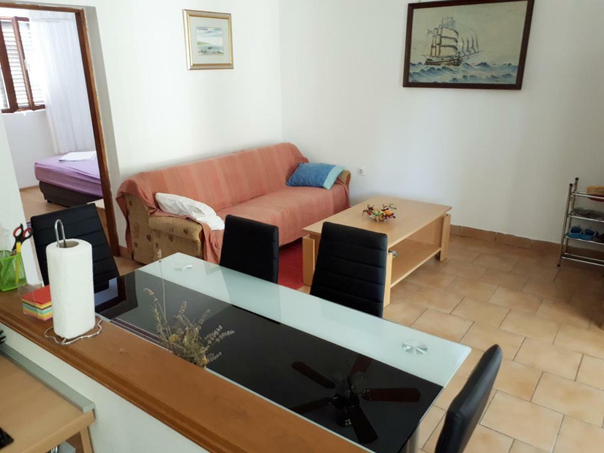 Apartman Fox 피로바츠 외부 사진